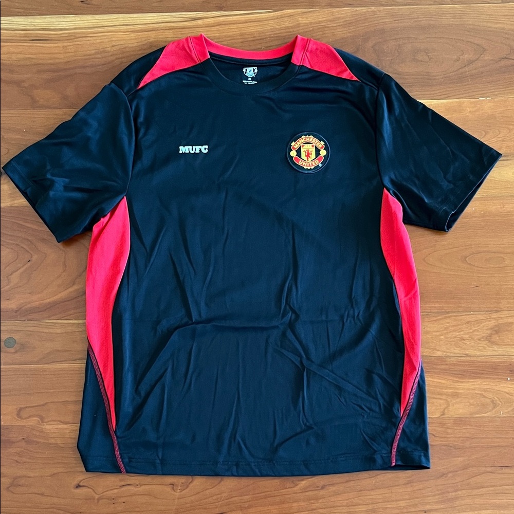 Black and Red Men's Manchester United athletic t-shirt